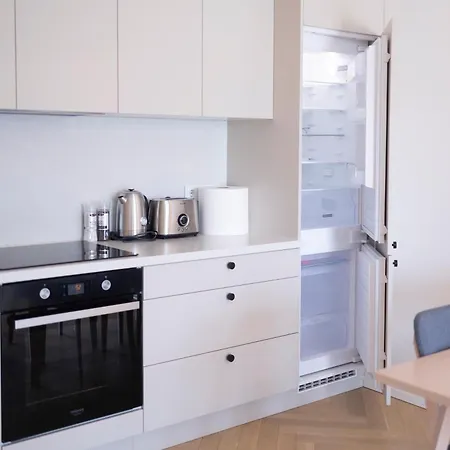 Revalia Lastekodu-odra Bus Station Airport דירה